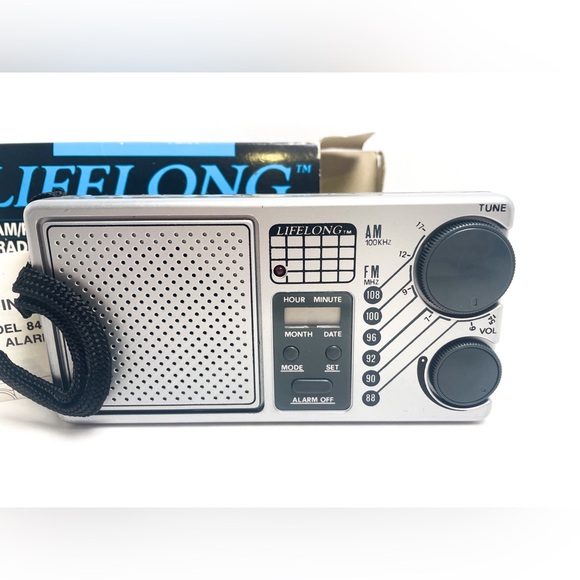 Vintage Lifelong Portable AM FM Analog Radio Model 845 LCD Alarm Clock w/box - Picture 3 of 6